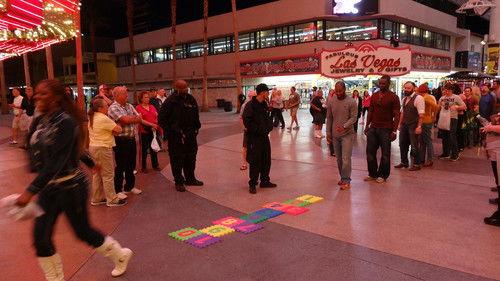 Brain Games Season 3 Episode 10 - Follow the Leader