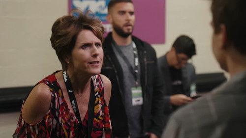 The Other Two Season 1 Episode 10 - Chase Performs at the VMAs