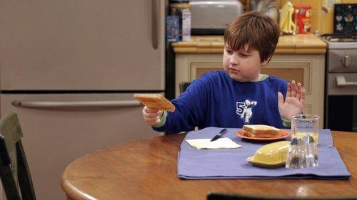 Two and a Half Men Season 2 Episode 18 - It Was 'Mame', Mom