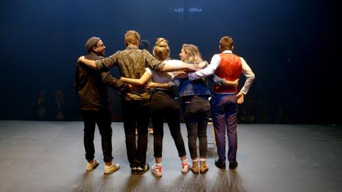 Les 5 Prochains Season 3 Episode 1 - Episode 1