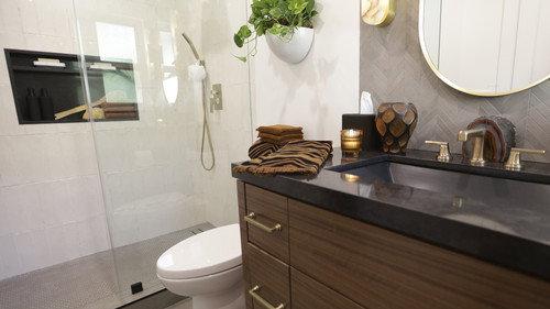 Christina on the Coast Season 5 Episode 2 - More of the Warm Hug Home