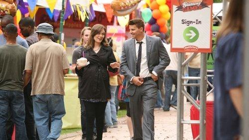 Bones Season 7 Episode 2 - The Hot Dog in the Competition