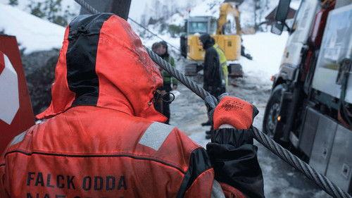 Ice Road Rescue Season 2 Episode 1 - Danger On Death Hill