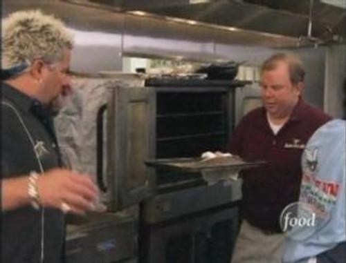 Diners, Drive-Ins and Dives Season 5 Episode 7 - Neighborhood Favorites