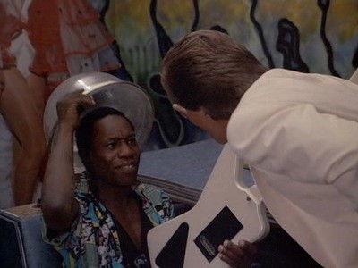 Miami Vice Season 1 Episode 10 - Give a Little, Take a Little