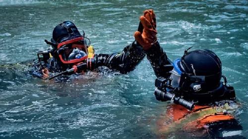 Gold Rush: White Water Season 5 Episode 10 - Robbery At House Rock