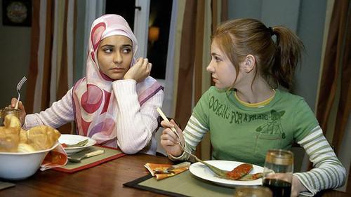 Türkisch für Anfänger Season 1 Episode 2 - The One in Which I Get a Sister I Don't Want