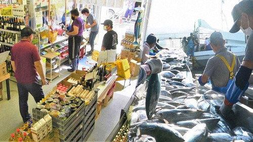 Document 72 Hours Season 12 Episode 19 - The Fishermen's Convenience Store