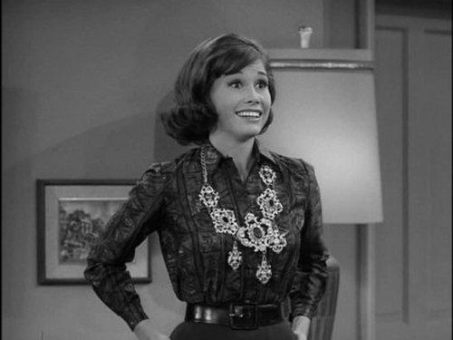 The Dick Van Dyke Show Season 1 Episode 12 - Empress Carlotta's Necklace