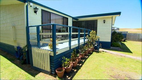 Selling Houses Australia Season 2 Episode 9 - San Remo