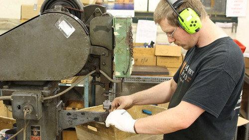 How Do They Do It? Season 14 Episode 8 - Oyster Knives, Stadium Lights, Diamonds