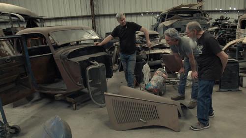 American Pickers Season 21 Episode 1 - Classic Car Cemetary