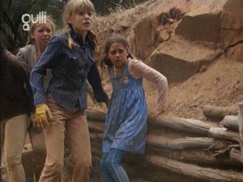 The Saddle Club Season 3 Episode 8 - All that Glitters