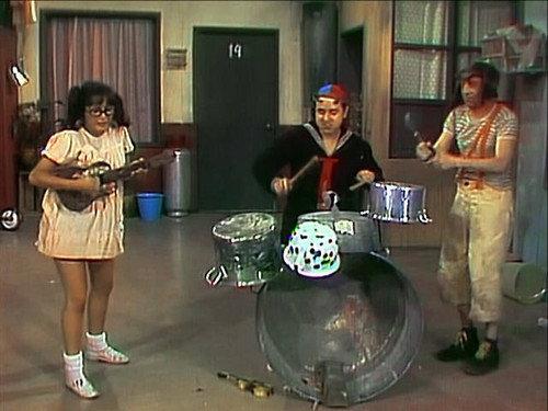 El Chavo del Ocho Season 1 Episode 33 - Amigo Asalta a Amigo / Grupo Musical
