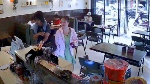 Customer Wars Season 1 Episode 4 - Slippery Customer