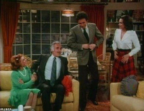 Rhoda Season 1 Episode 17 - Whattaya Think It's There For?