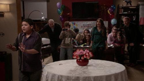 Modern Family Season 4 Episode 12 - Party Crasher