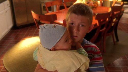 Malcolm in the Middle Season 5 Episode 2 - Watching the Baby