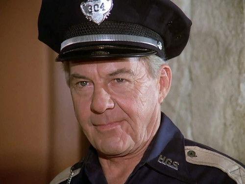 Hawaii Five-O Season 6 Episode 24 - 30,000 Rooms And I Have The Key