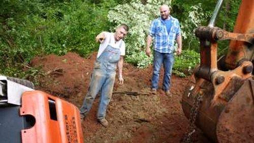 Moonshiners Season 3 Episode 13 - Liquid Courage