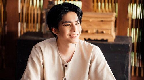 Love Upon a Time Season 1 Episode 2 - Eyes That Meet in a Sea of Longing