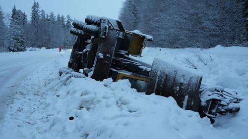 Ice Road Rescue Season 7 Episode 7 - Winter’s Payback