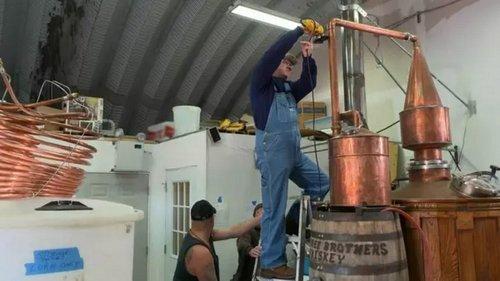 Moonshiners: Whiskey Business Season 1 Episode 2 - Underwater Gin Joint