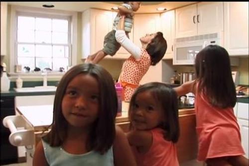 Jon & Kate Plus 8 Season 2 Episode 8 - Sara Snow Visits!