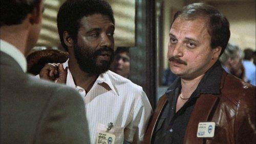 Hill Street Blues Season 3 Episode 21 - Buddy, Can You Spare a Heart?