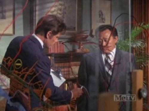 Hawaii Five-O Season 3 Episode 19 - F.O.B. Honolulu (2)