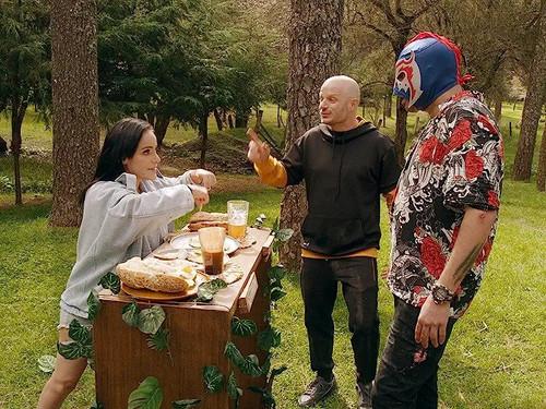 Prank or Tank Season 1 Episode 3 - Holding On like Pros