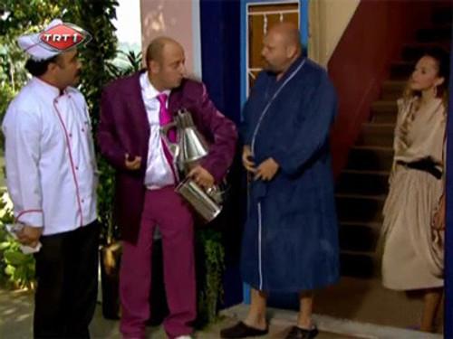 Leyla and Mecnun Season 2 Episode 9 - İllüzyon Nasıl ki Bir Göz Yanılsamasıysa, Aşk da Bir Gönül Yanılsamasıdır