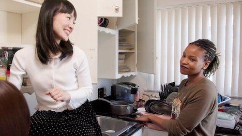 Tidying Up with Marie Kondo Season 1 Episode 3 - The Downsizers