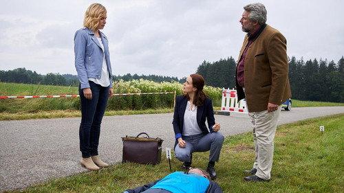 Die Rosenheim-Cops Season 19 Episode 24 - The dead summer