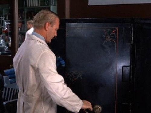 Hogan's Heroes Season 4 Episode 14 - Man in a Box