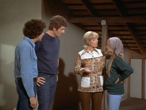 The Brady Bunch Season 4 Episode 23 - A Room at the Top