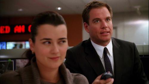 NCIS Season 6 Episode 12 - Caged