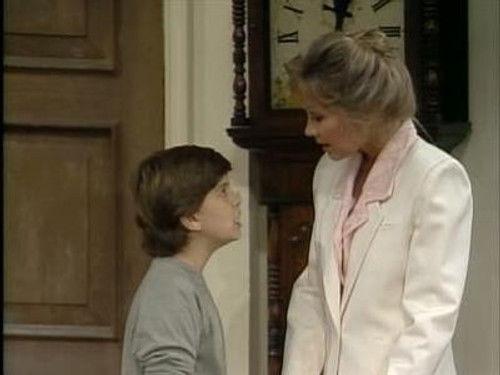 Charles in Charge Season 2 Episode 18 - U.F. Oh No