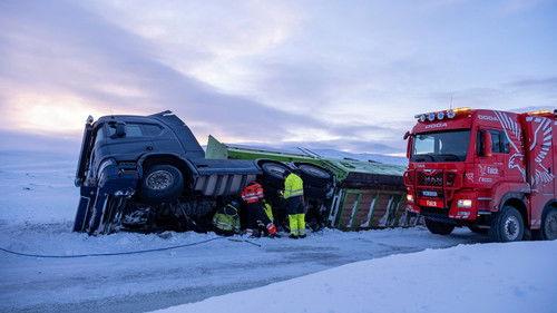 Ice Road Rescue Season 8 Episode 1 - Off-Road Roulette