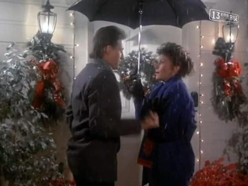 Scarecrow and Mrs. King Season 4 Episode 11 - Santa's Got a Brand New Bag