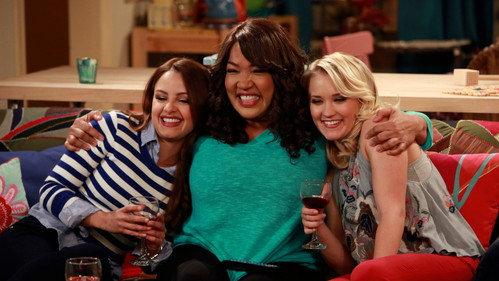 Young & Hungry Season 2 Episode 6 - Young & Moving
