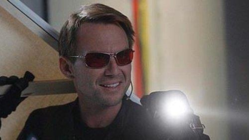 Breaking In Season 1 Episode 4 - White on White on White