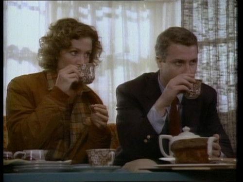 The Twilight Zone Season 1 Episode 21 - Need to Know / Red Snow