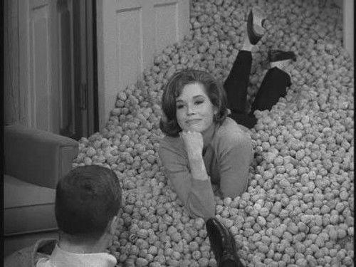 The Dick Van Dyke Show Season 2 Episode 20 - It May Look Like a Walnut!