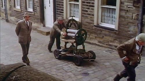 Last of the Summer Wine Season 11 Episode 7 - Three Men And A Mangle