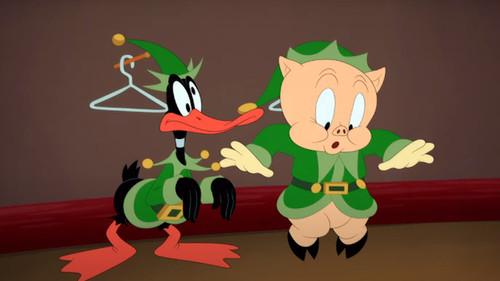 Looney Tunes Cartoons Season 1 Episode 31 - Elf Help