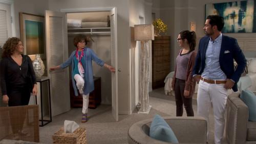 One Day at a Time Season 3 Episode 4 - Hermanos