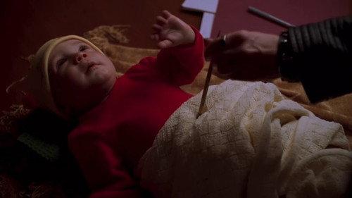Birds of Prey Season 1 Episode 4 - Three Birds and a Baby