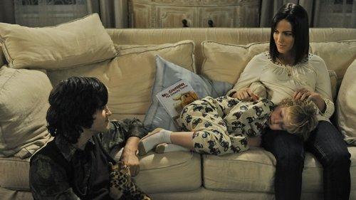 90210 Season 1 Episode 18 - Off the Rails