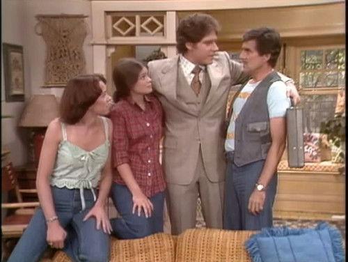 One Day at a Time Season 2 Episode 6 - David's New Job (1)